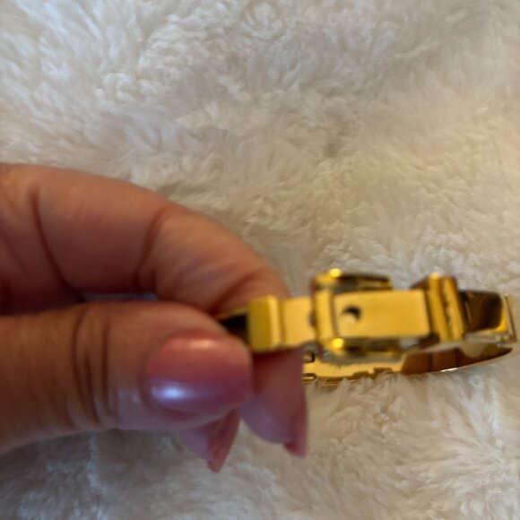 Michael Kors tortoise and gold bangle bracelt. Approx. 7 inches in diameter - Picture 14 of 14